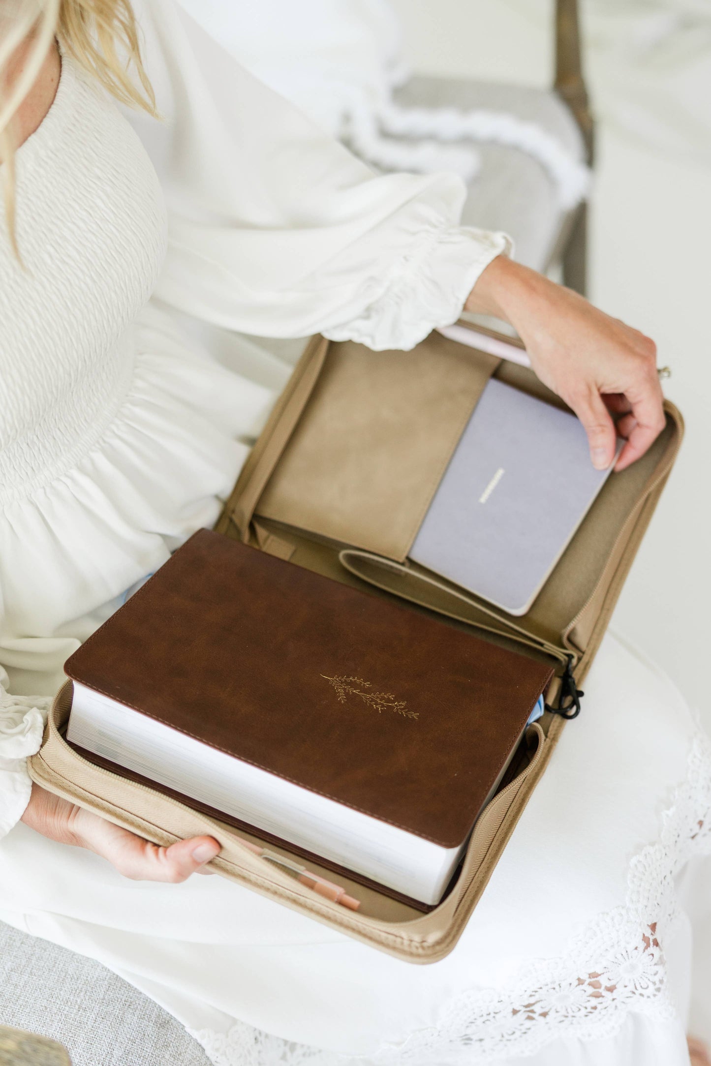 Bible Cover, Vegan Leather, Wreath Bible Case, Holy Bible