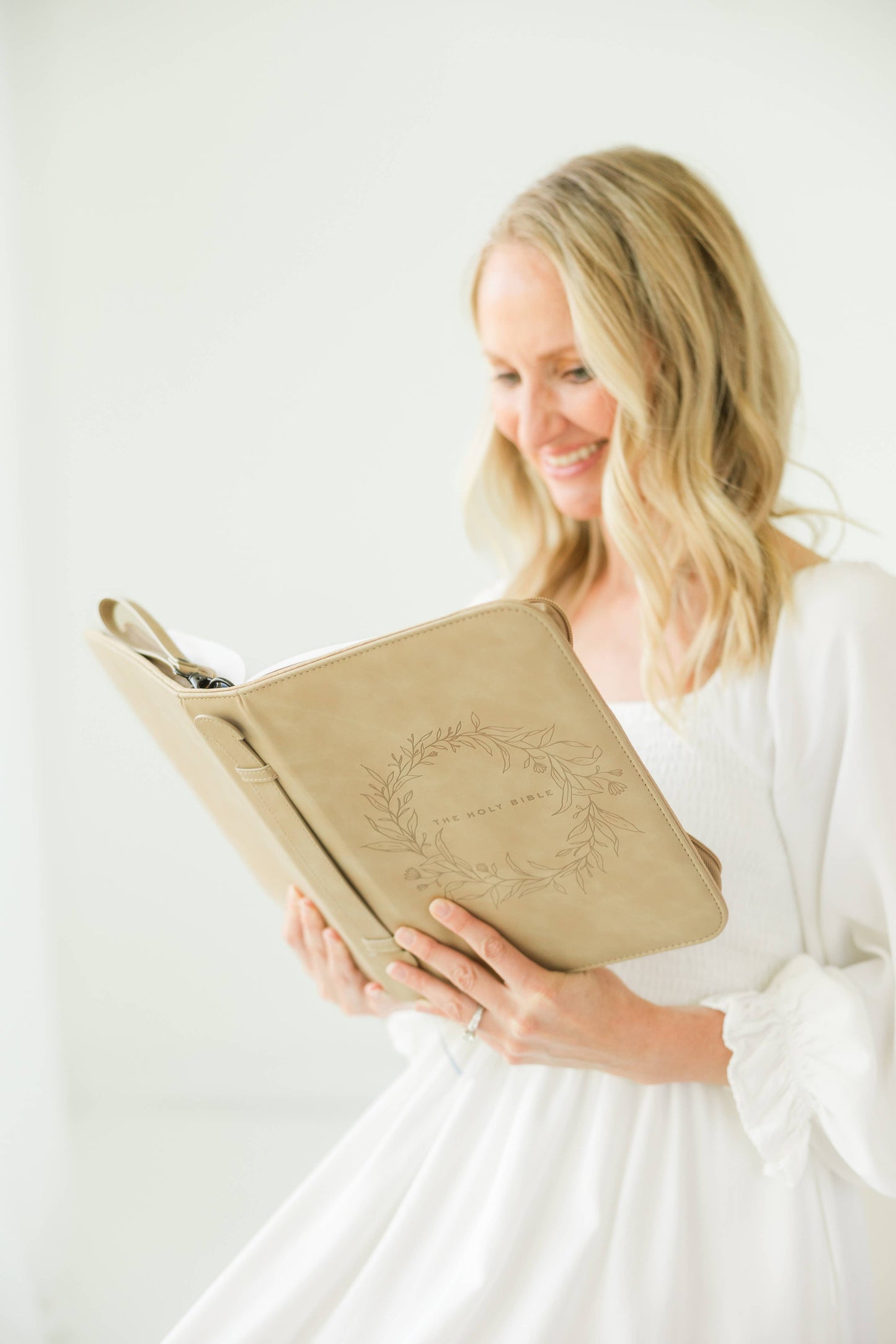 Bible Cover, Vegan Leather, Wreath Bible Case, Holy Bible